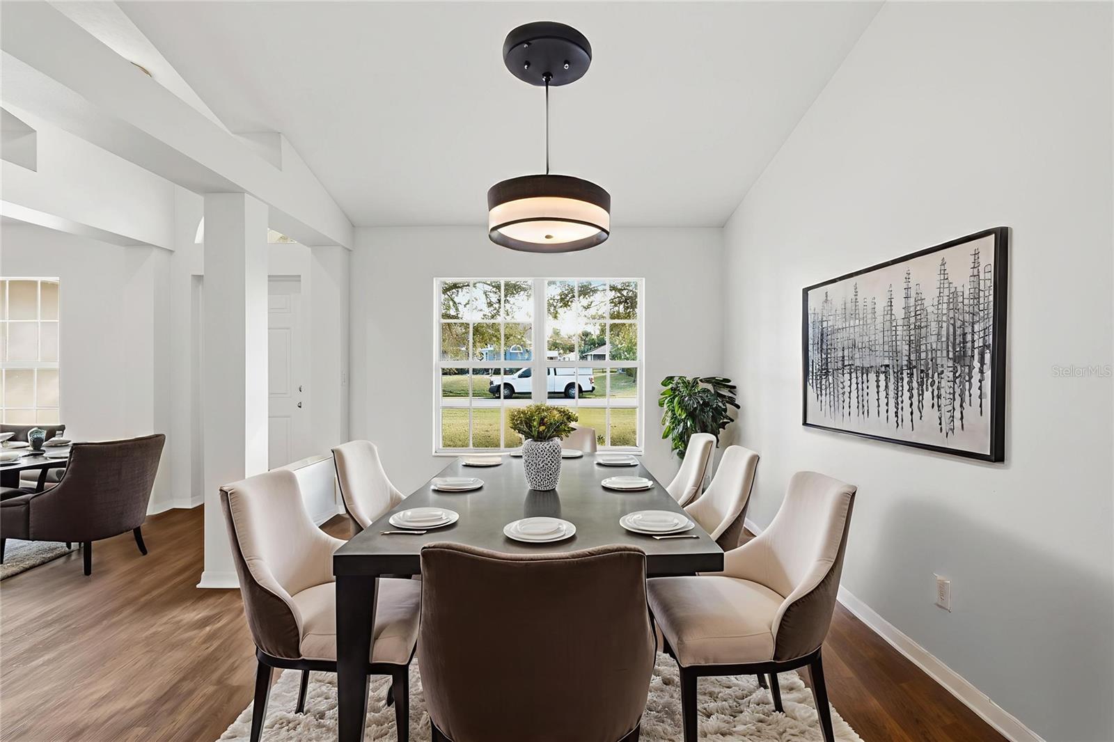 843 SE CARNIVAL AVENUE