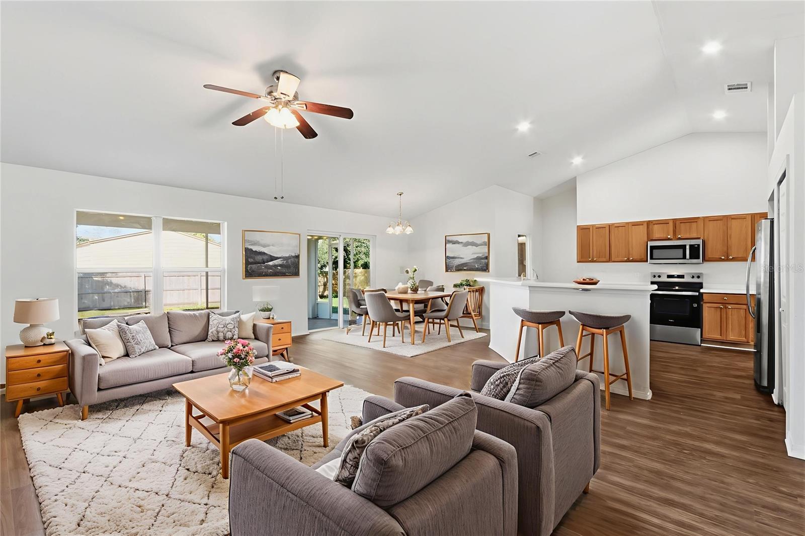 843 SE CARNIVAL AVENUE