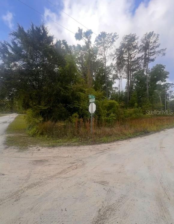 Great 0.25-acre corner lot in Ocala. Conveniently located just minutes from Dunnellon, Ocala, and the World Equestrian Center. Quiet setting with easy access to shopping, dining, and main highways. Perfect to place a manufactured home or build your traditional home. Nearby electricity. Excellent opportunity for a first home, retirement, or investment with strong growth potential.