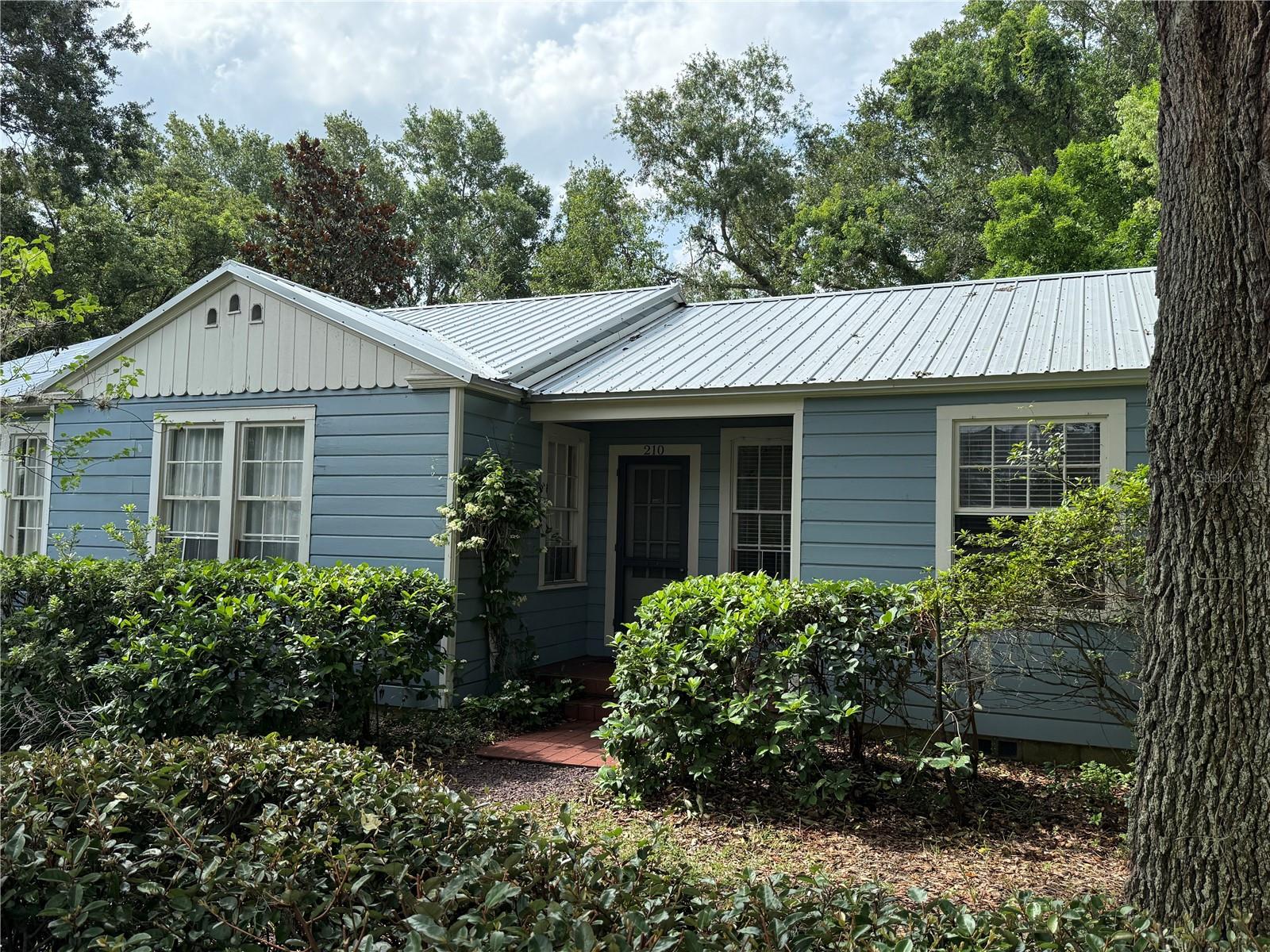 210 W 11TH AVENUE
