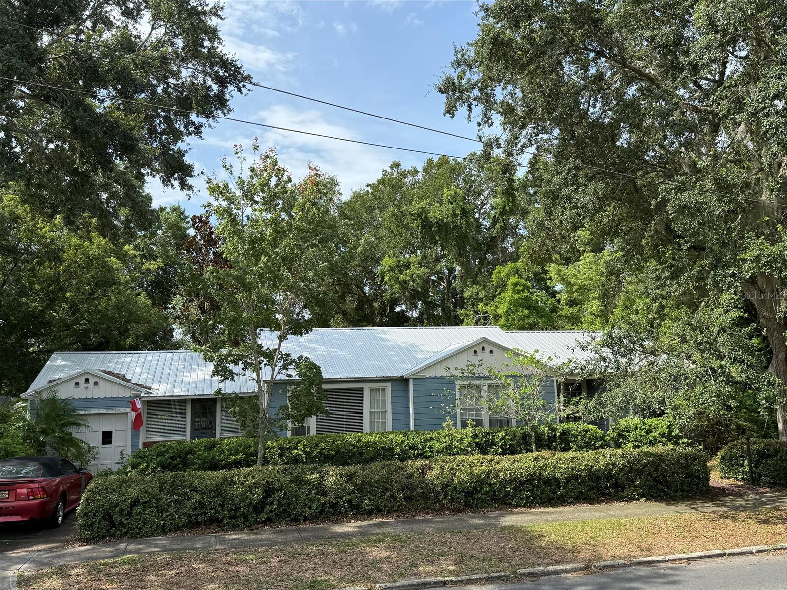 210 W 11TH AVENUE