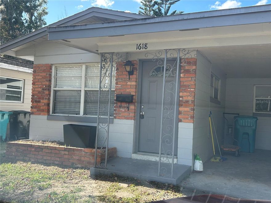 LOCATION! LOCATION! LOCATION! Near Downtown and Colonialtown in the Mills-50 district! Walking distance to neighboring restaurants. Cozy UPDATED duplex, attached carport, washer & dryer hook-ups, and small partial fenced backyard. Minutes from Advent Health Orlando, UCF Downtown location and Lake Formosa. Available now for immediate move-in!!! This property offers an option of a security deposit-free lease using Obligo’s billing authorization technology for qualified tenants as well as a mandatory Resident Benefit Package.
SECURITY DEPOSIT - No upfront security deposit option with Obligo for Renters who qualify for the Obligo service. If you do not qualify then a traditional upfront security deposit will be required.
RESIDENT BENEFIT PACKAGE – Included with ALL leases is a $59 Resident Benefit Package.