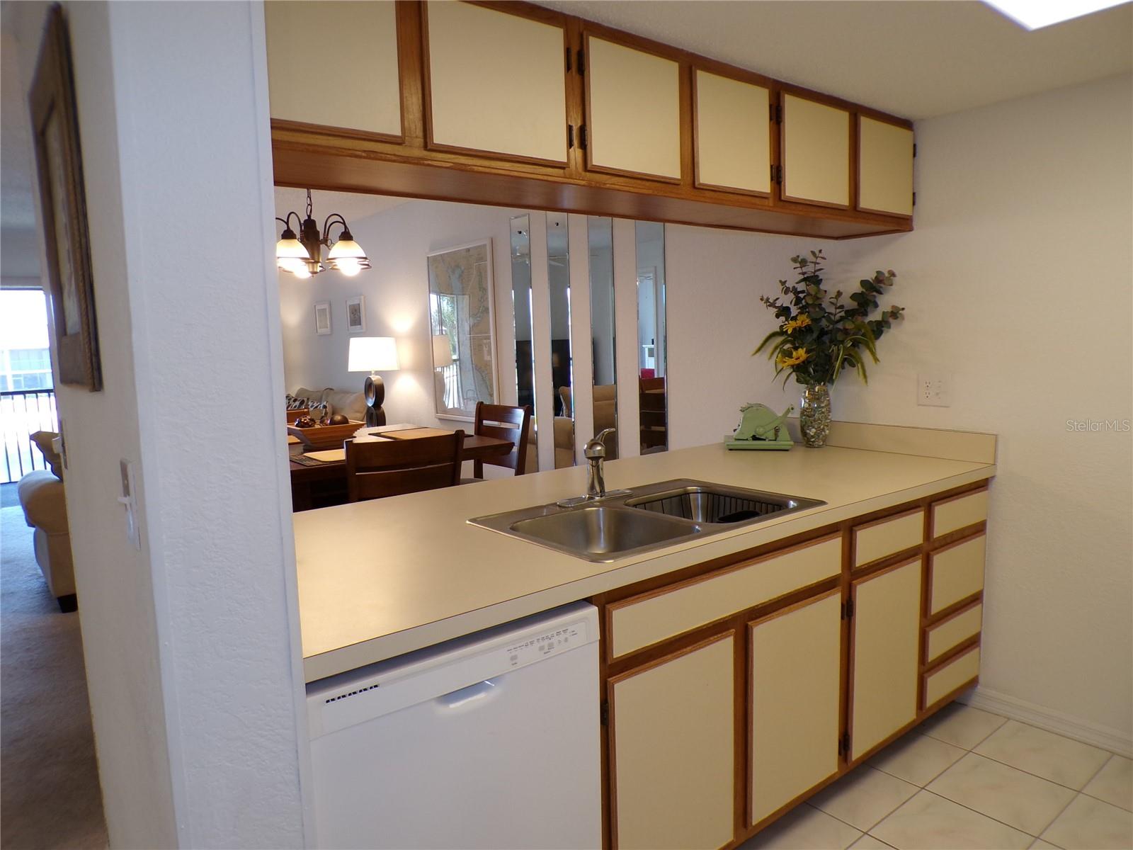 4016 OAKVIEW DRIVE J6