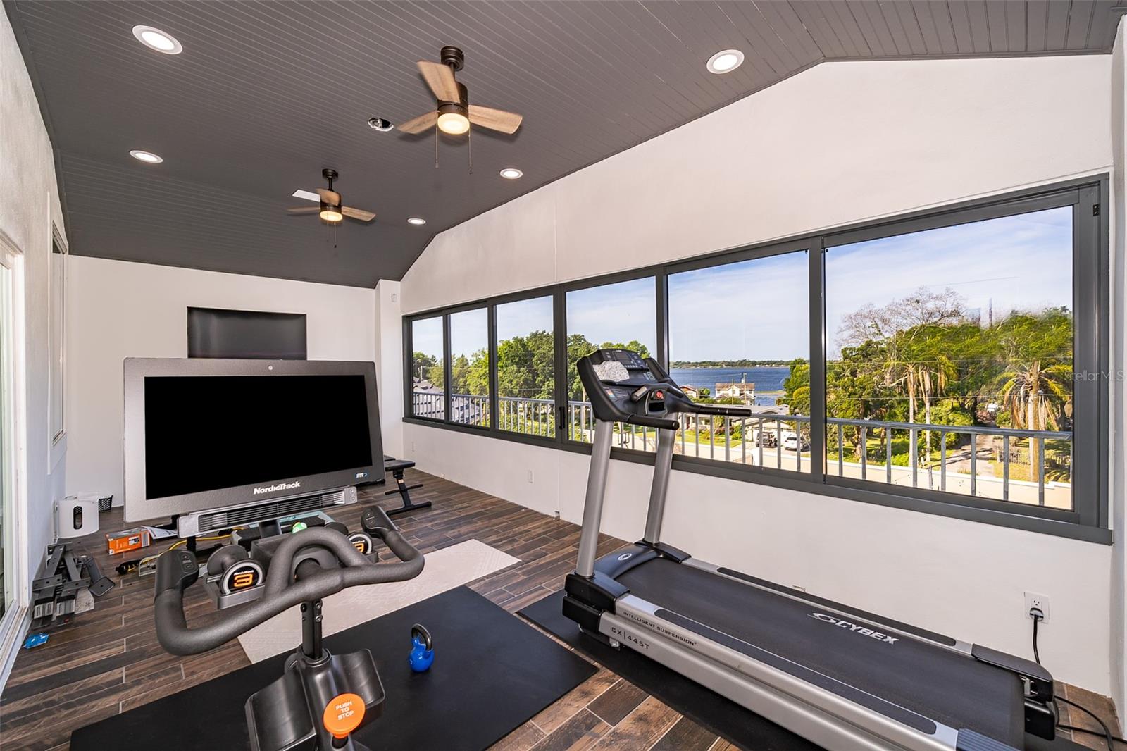 HARBOR ISLE - Residential