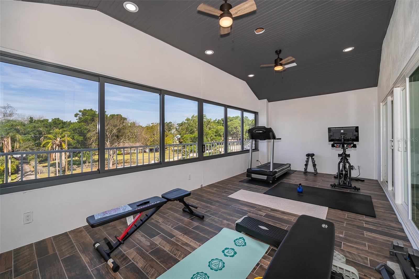 HARBOR ISLE - Residential