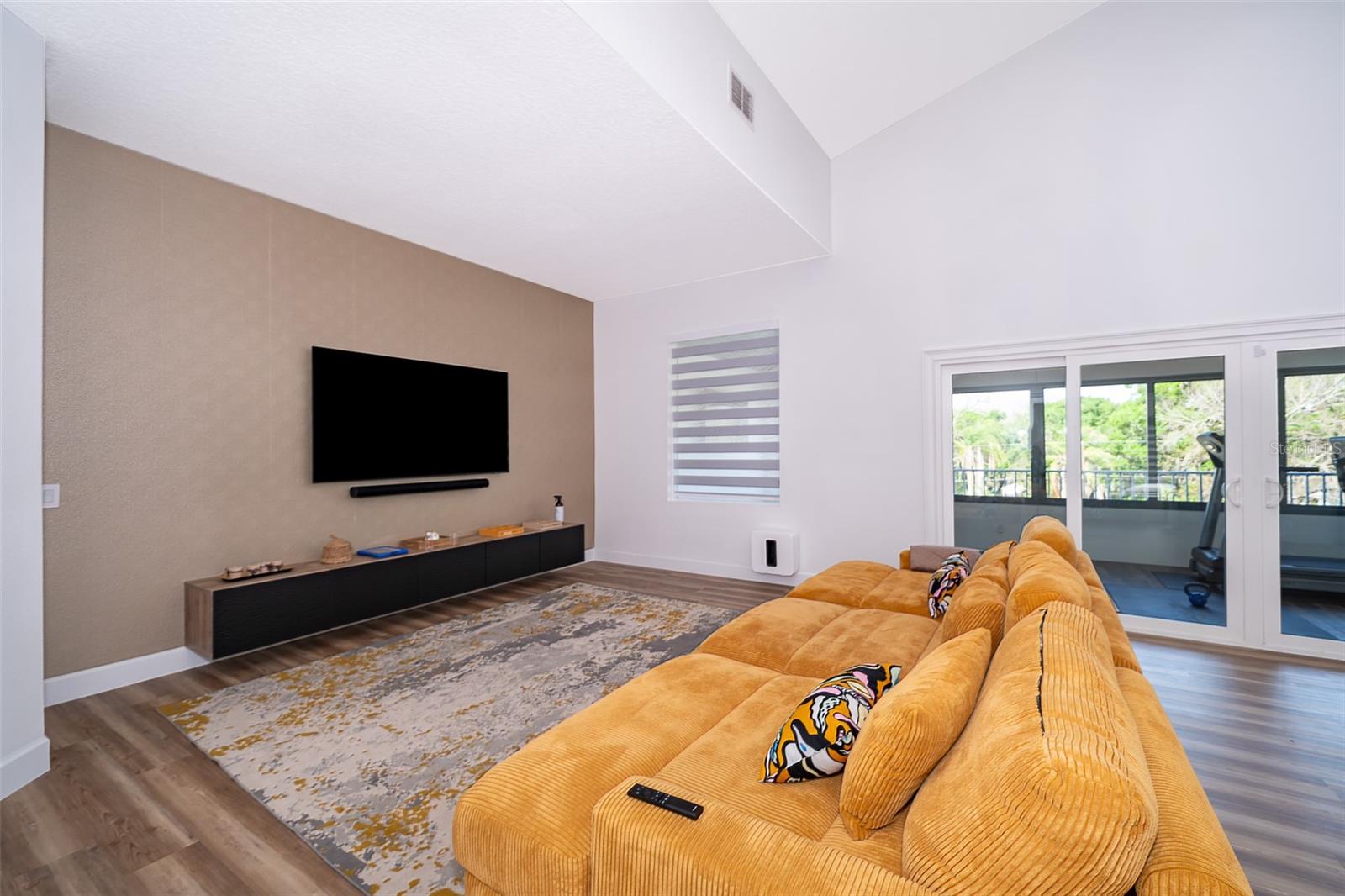 HARBOR ISLE - Residential