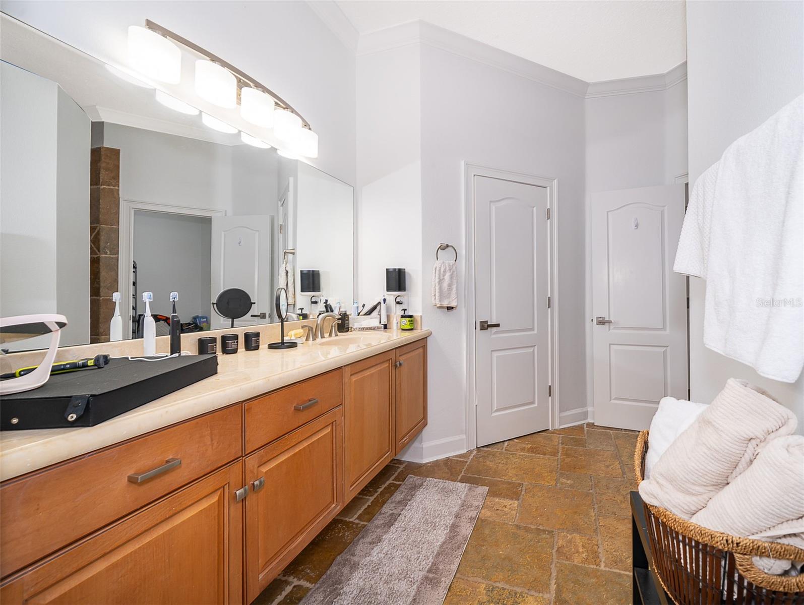 HARBOR ISLE - Residential