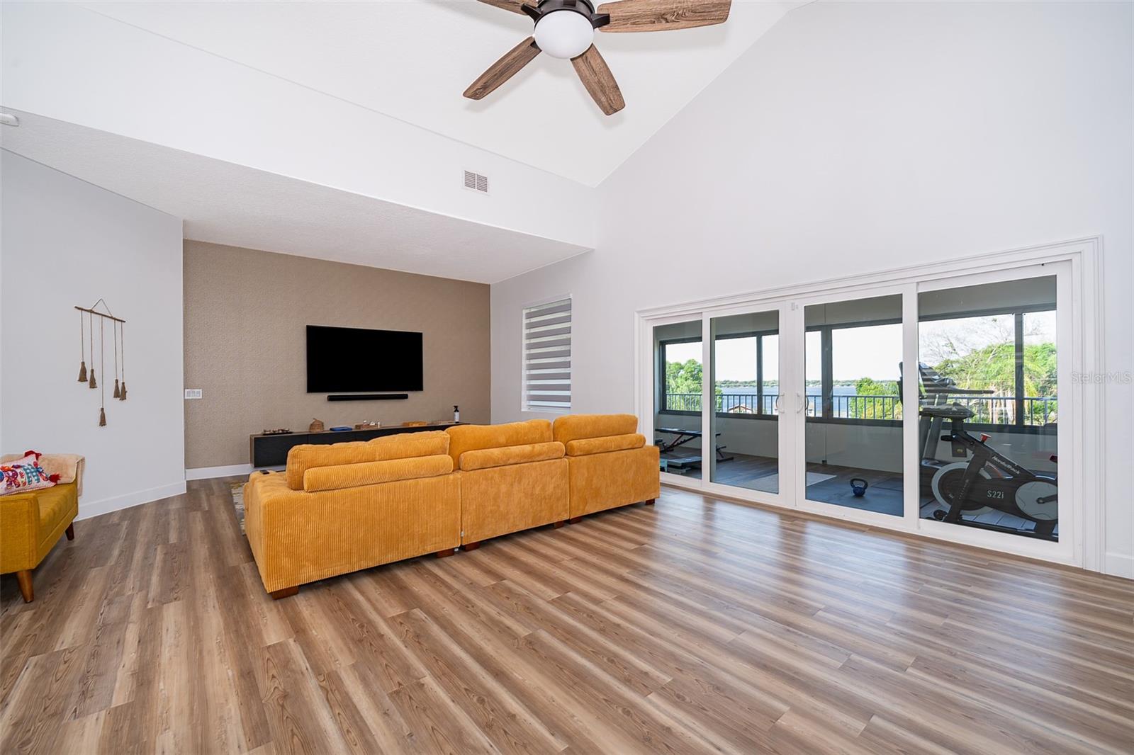 HARBOR ISLE - Residential