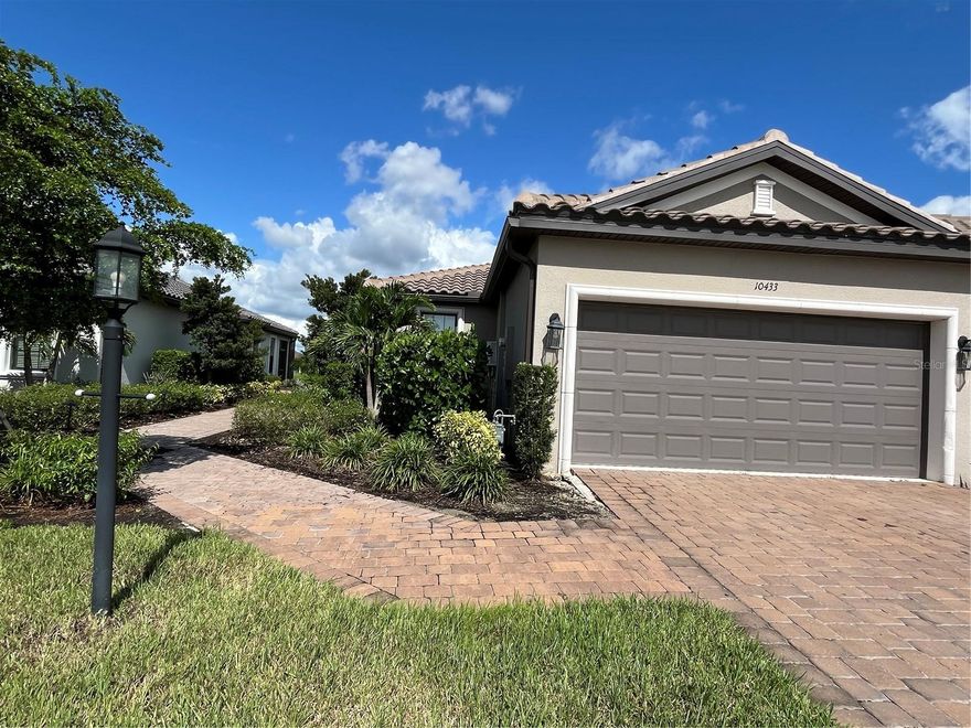 Custom built Lake Front villa located in resort living gated community, Esplanade at Syke Ranch. No expenses were spared when built, fully upgraded designer finishes. Great location only 8 miles from Siesta Key Beach one of the most sought-after beaches, waterfront dinning and activities. Experience all that Sarasota St. Armand’s Circle, Thriving downtown with the cultural Surrounding of upscale dinning, Theater’s, Concerts, and museums. Easy access to 75, Airport and popular University Town Center.
