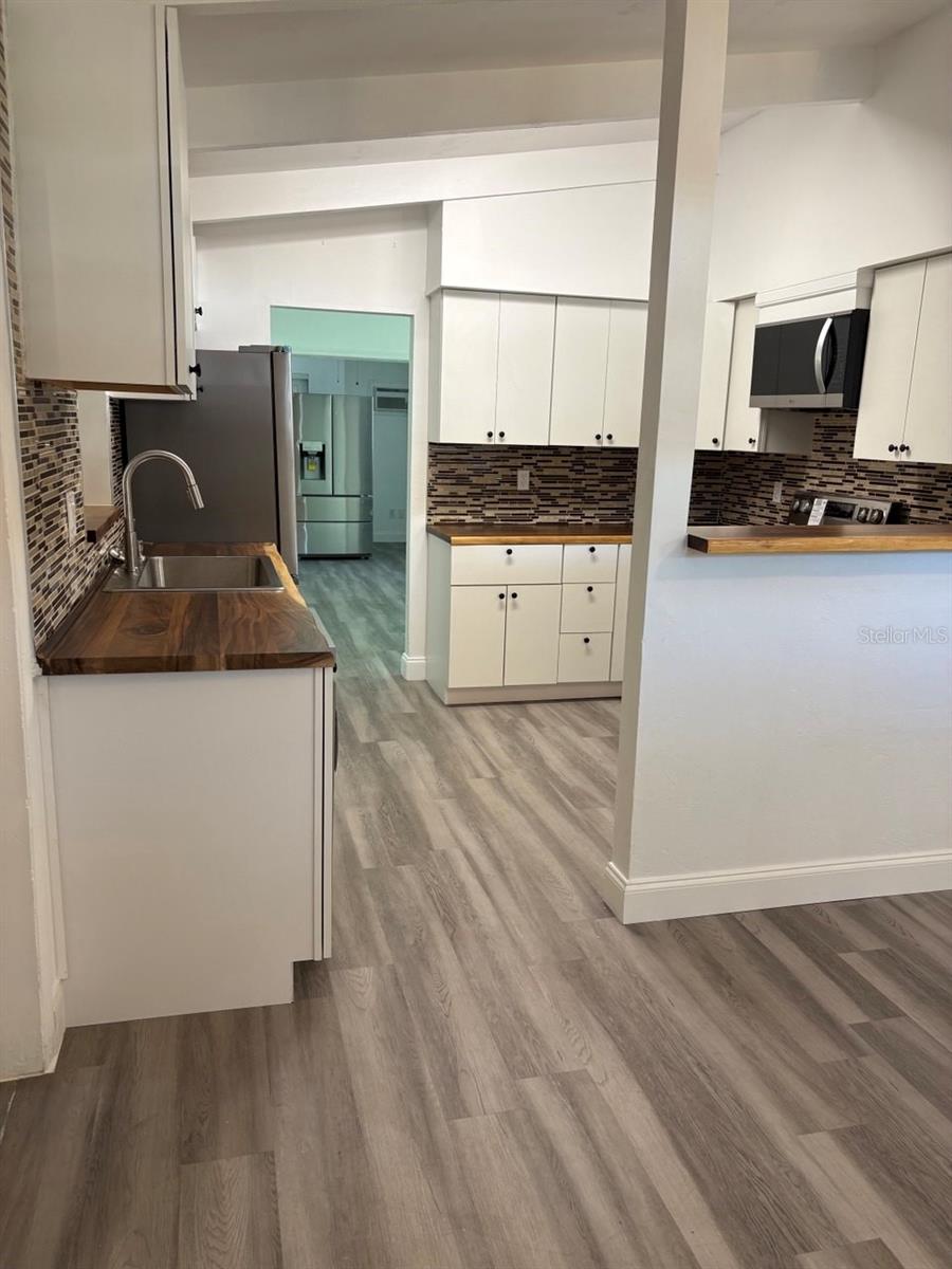 HIGHLAND COURT MANOR - Residential