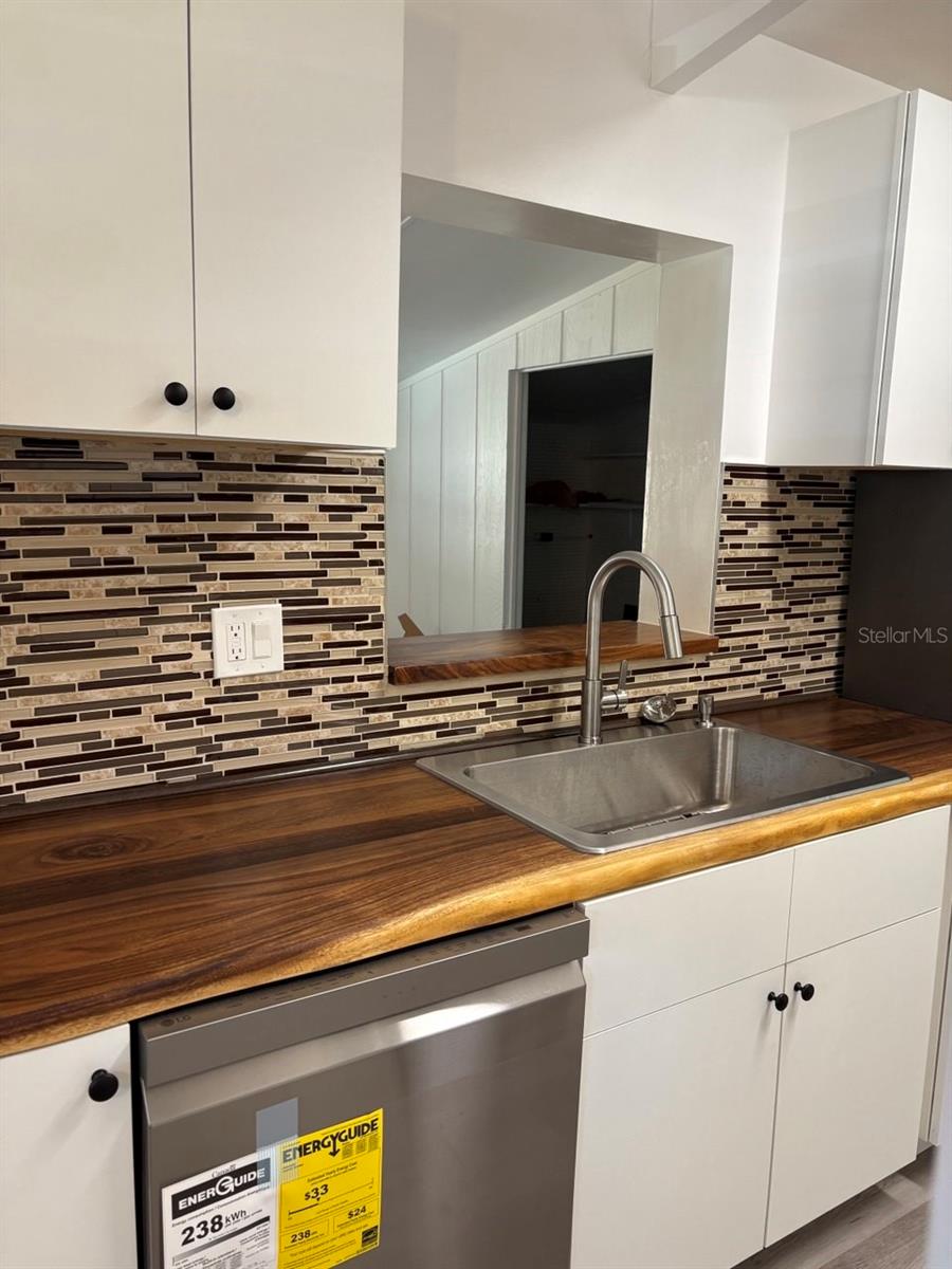 HIGHLAND COURT MANOR - Residential