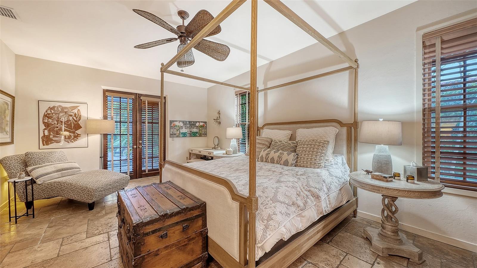 OLD OAKS - Residential