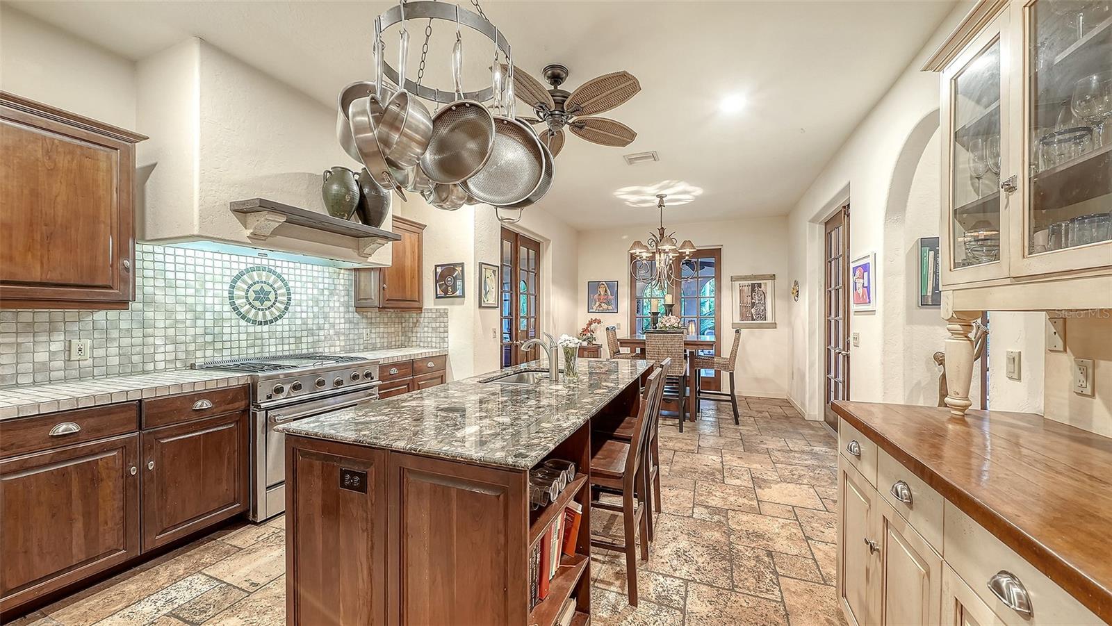 OLD OAKS - Residential