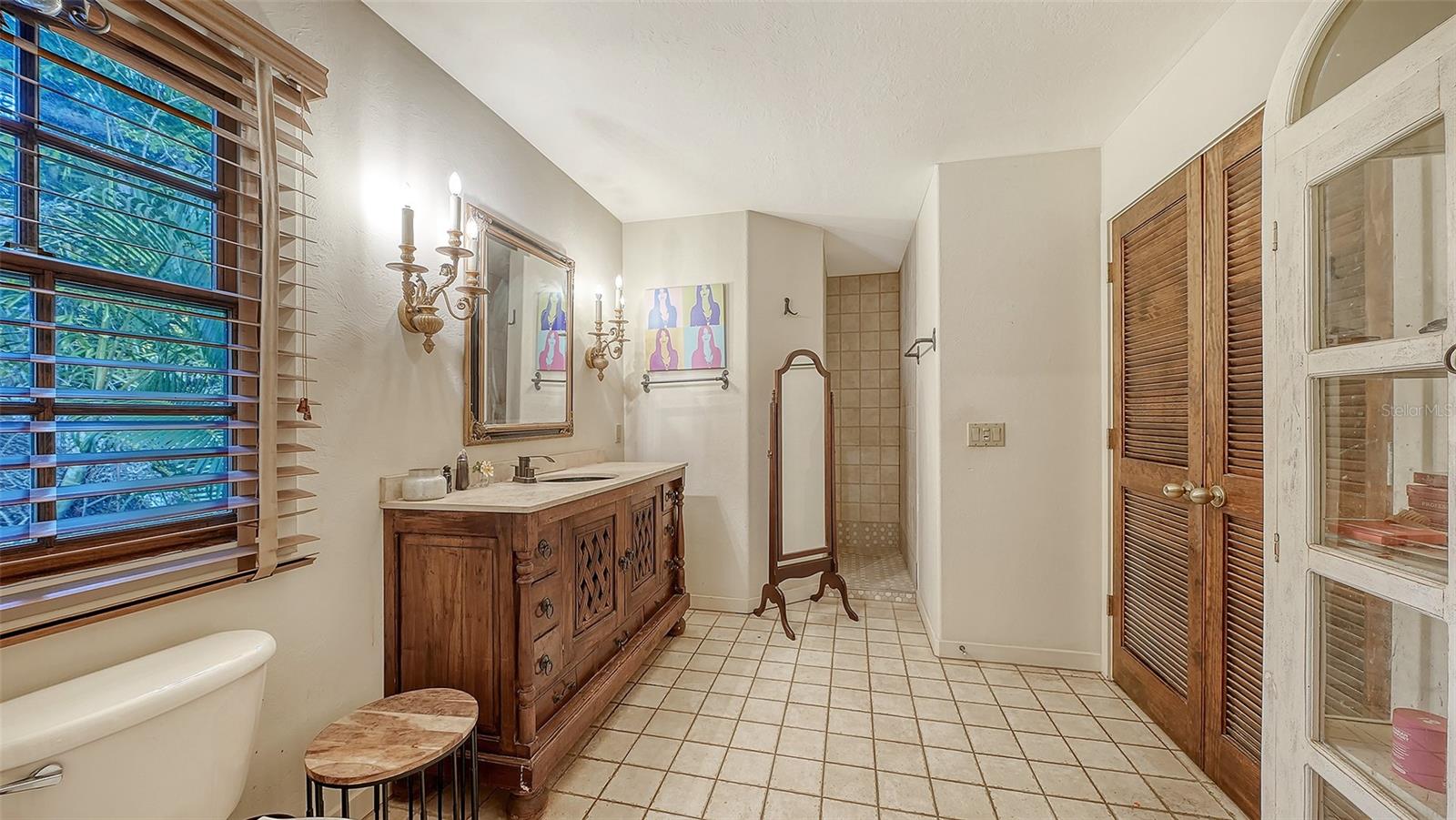 OLD OAKS - Residential