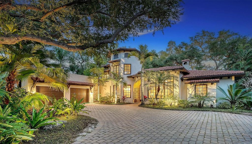 Photo of 922 Indian Beach Drive, Sarasota, FL 34234 (MLS # A4689749)