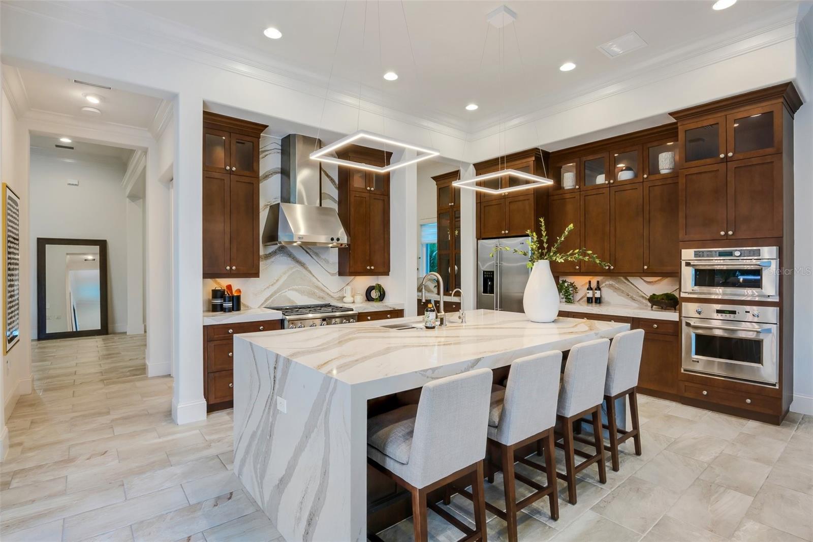 FOUNDERS CLUB - Residential