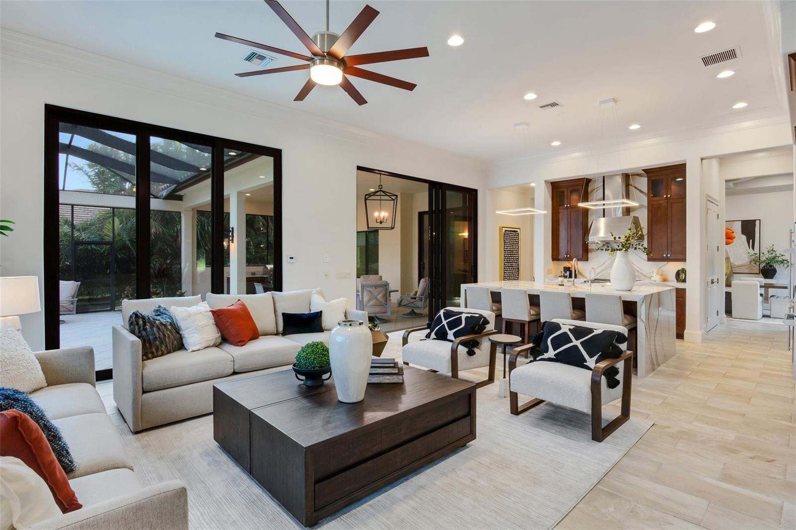 FOUNDERS CLUB - Residential