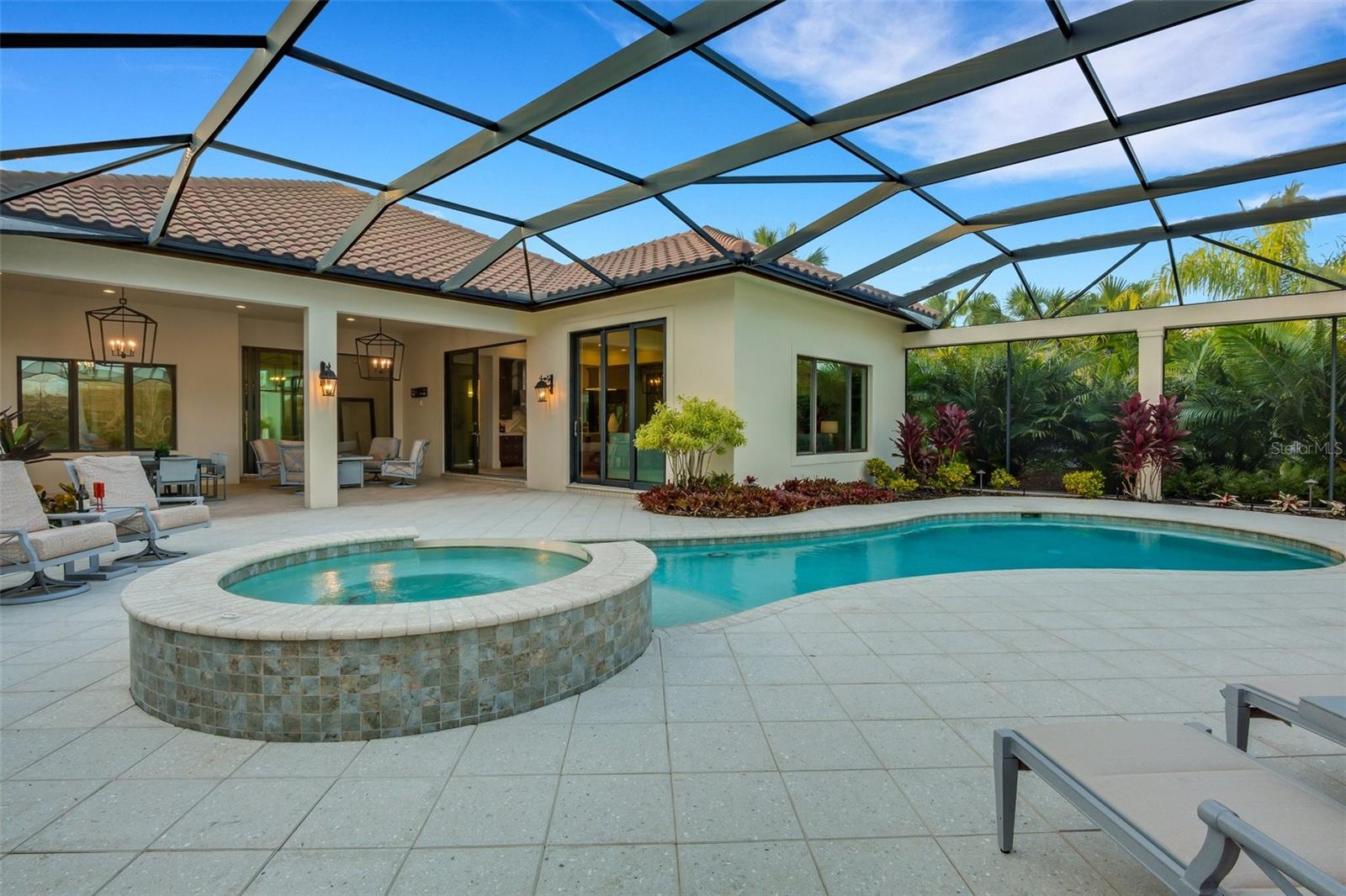 FOUNDERS CLUB - Residential