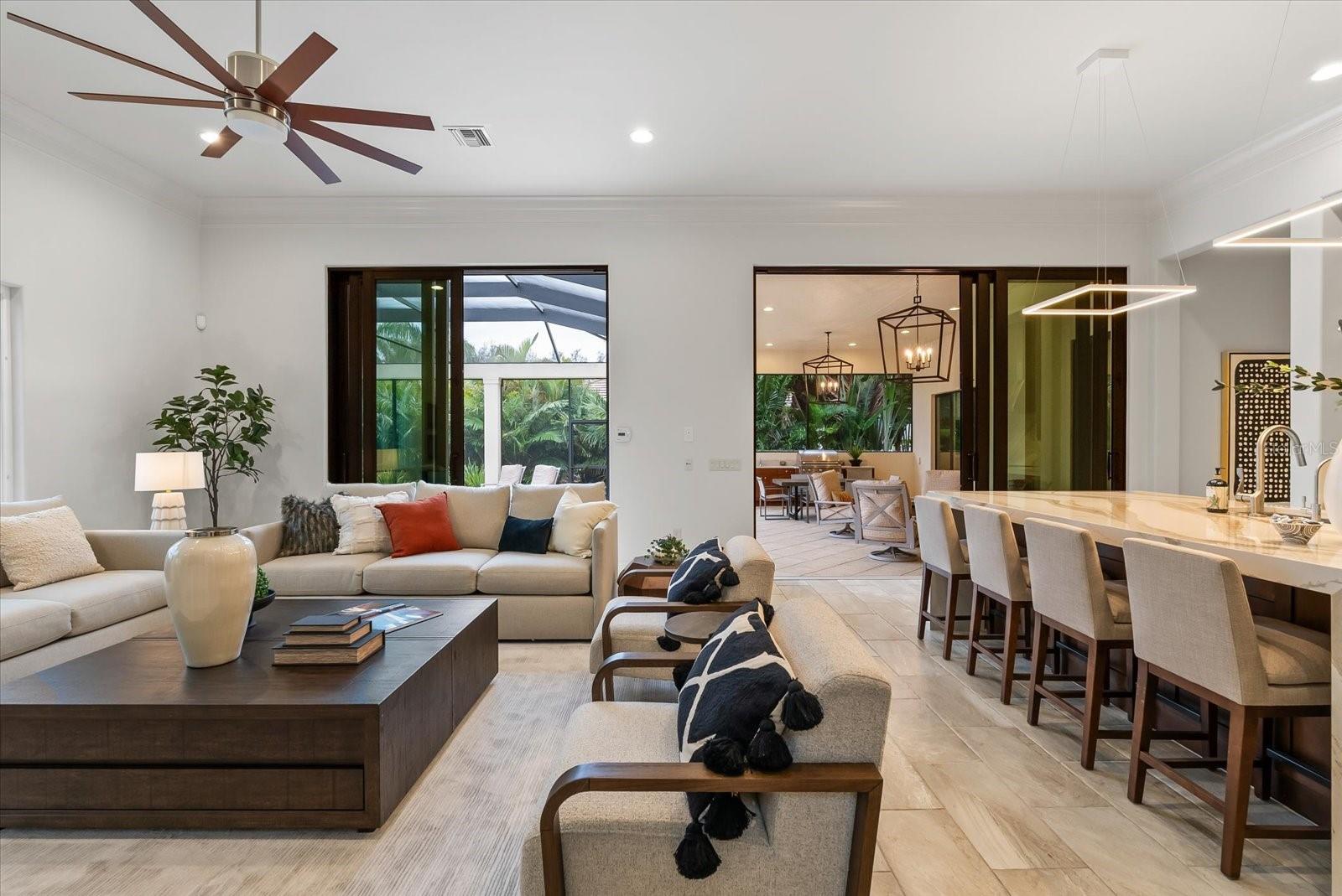 FOUNDERS CLUB - Residential