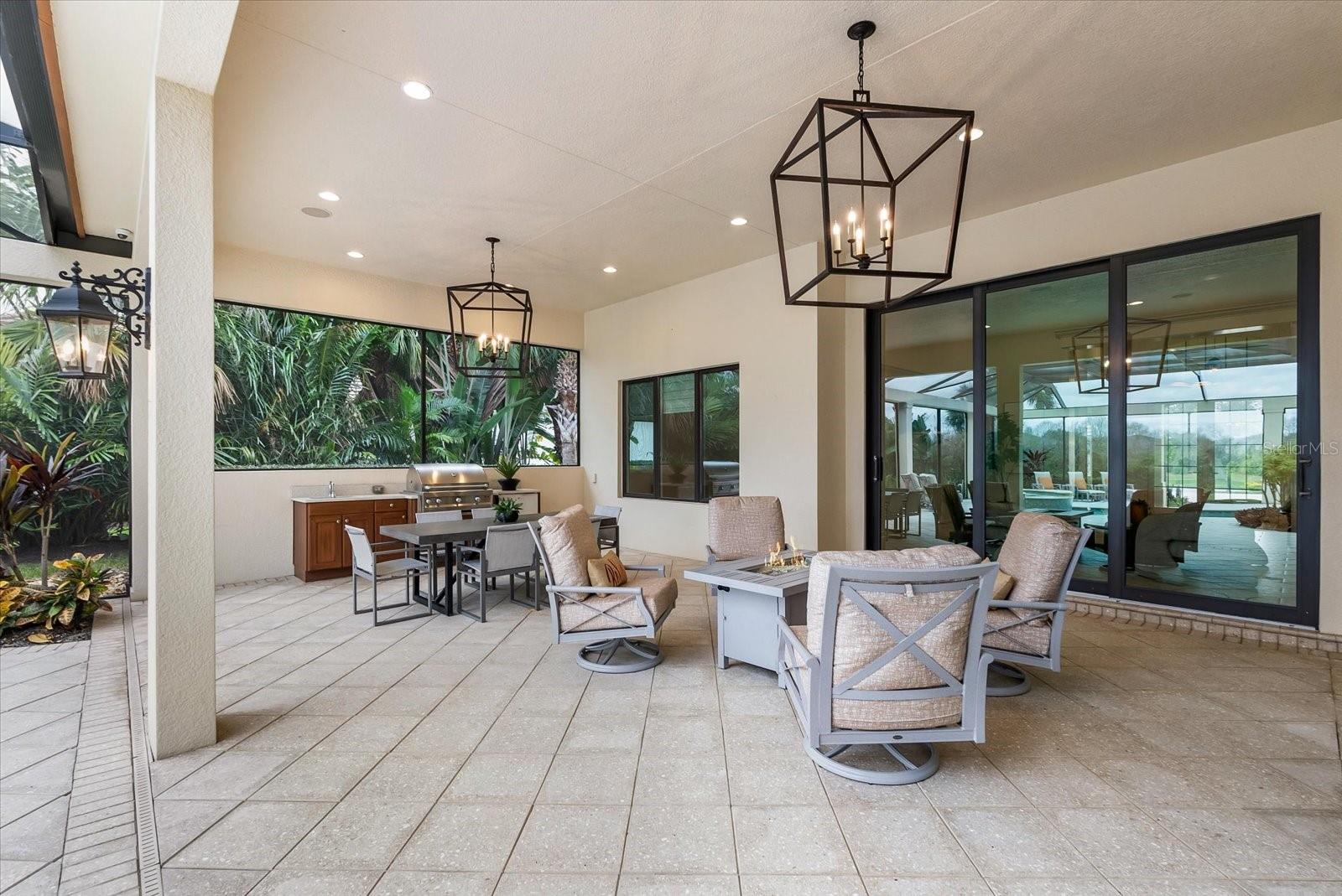 FOUNDERS CLUB - Residential