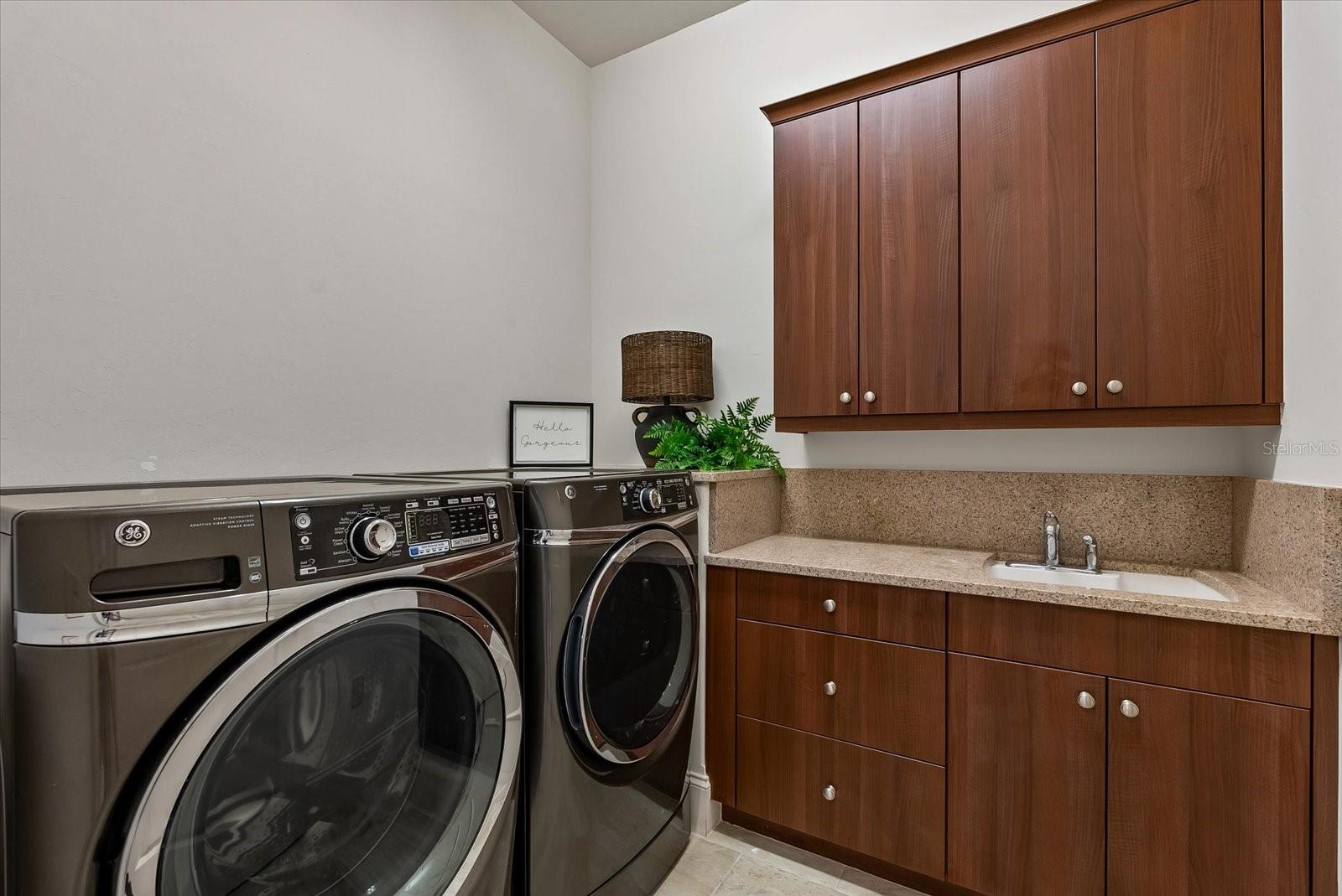 FOUNDERS CLUB - Residential