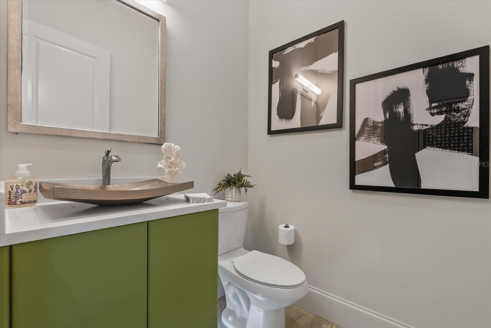 FOUNDERS CLUB - Residential