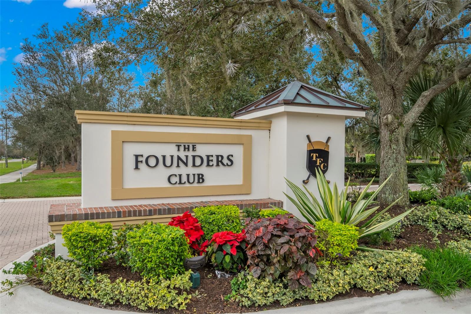 FOUNDERS CLUB - Residential