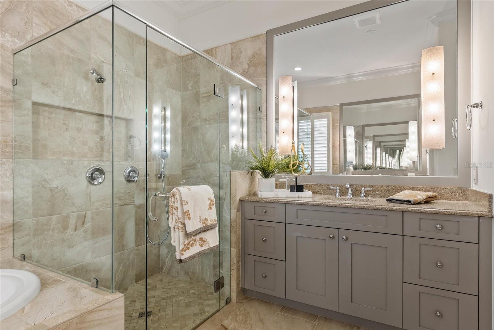 FOUNDERS CLUB - Residential