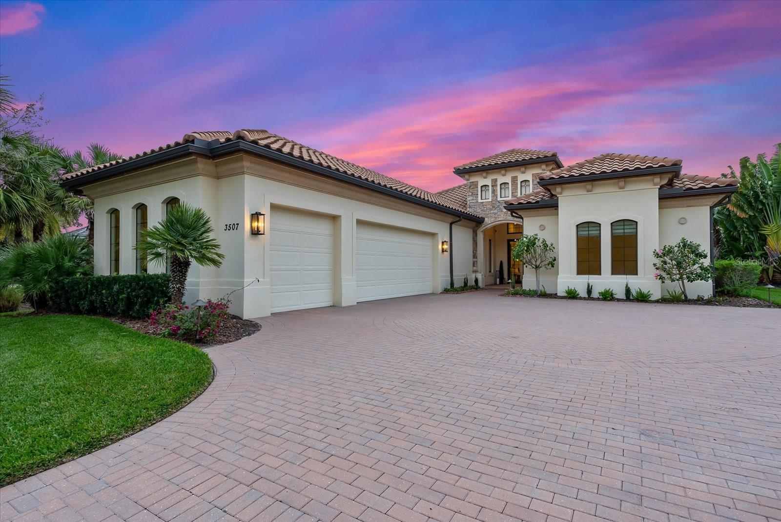 FOUNDERS CLUB - Residential