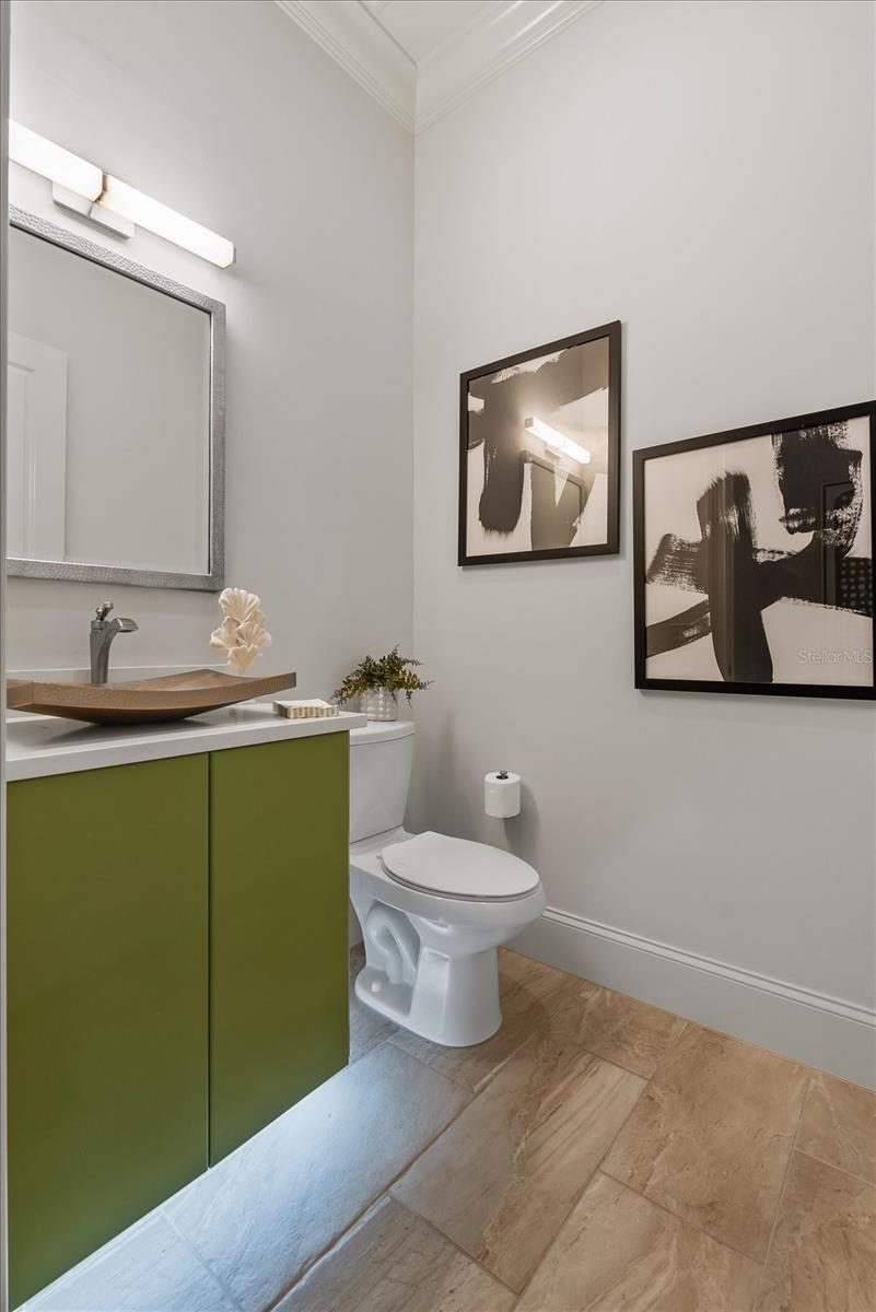 FOUNDERS CLUB - Residential