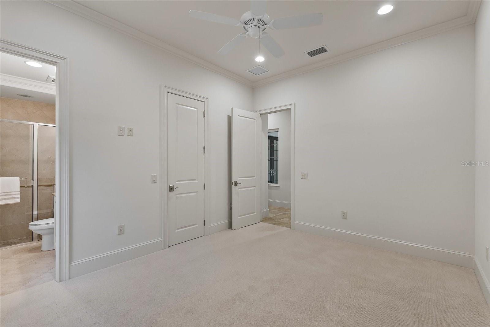 FOUNDERS CLUB - Residential