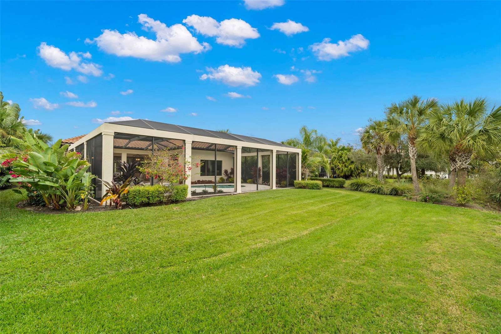 FOUNDERS CLUB - Residential