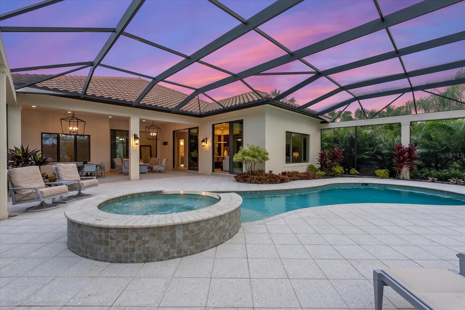 FOUNDERS CLUB - Residential