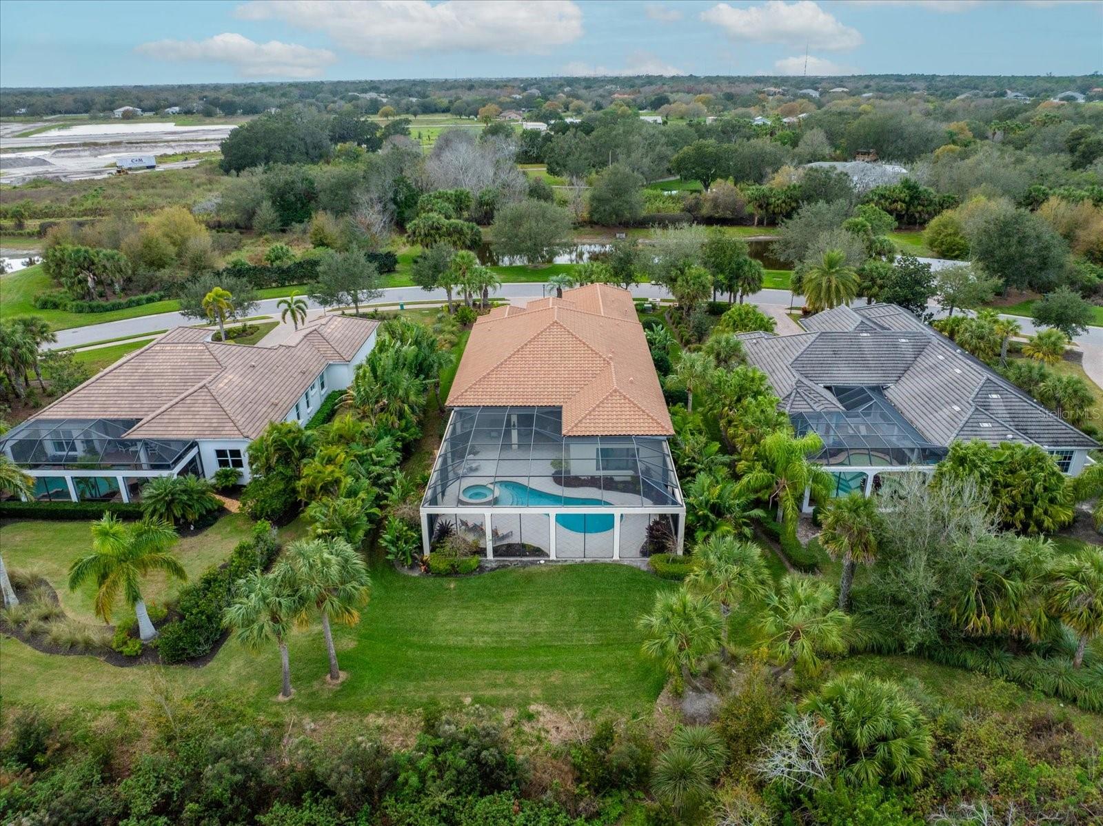 FOUNDERS CLUB - Residential