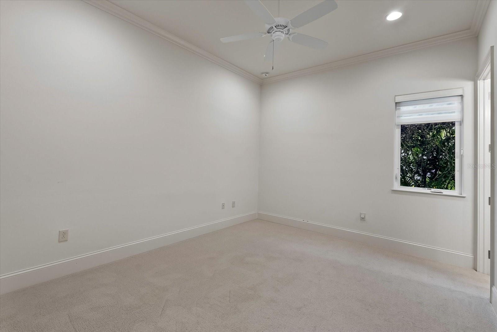 FOUNDERS CLUB - Residential