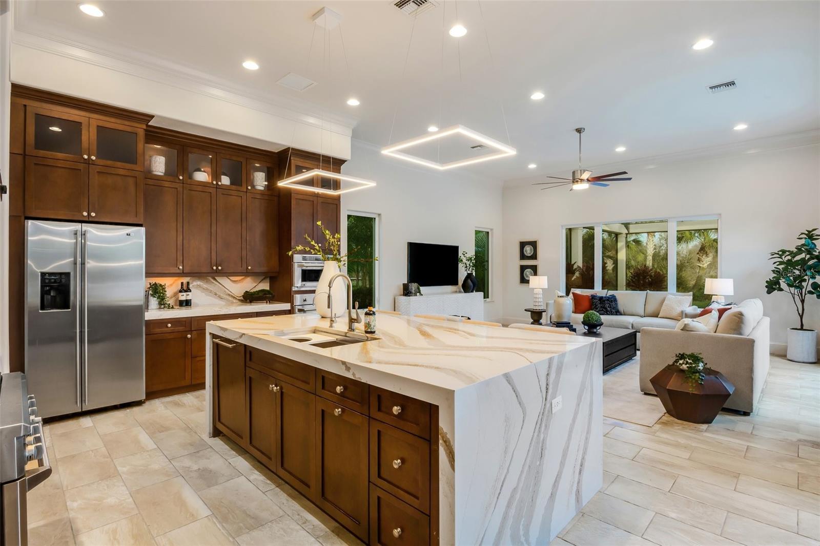 FOUNDERS CLUB - Residential