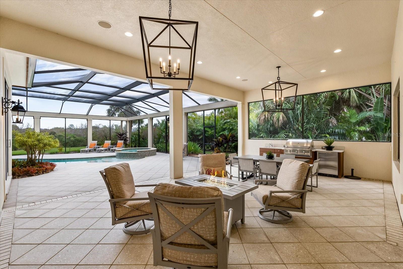 FOUNDERS CLUB - Residential