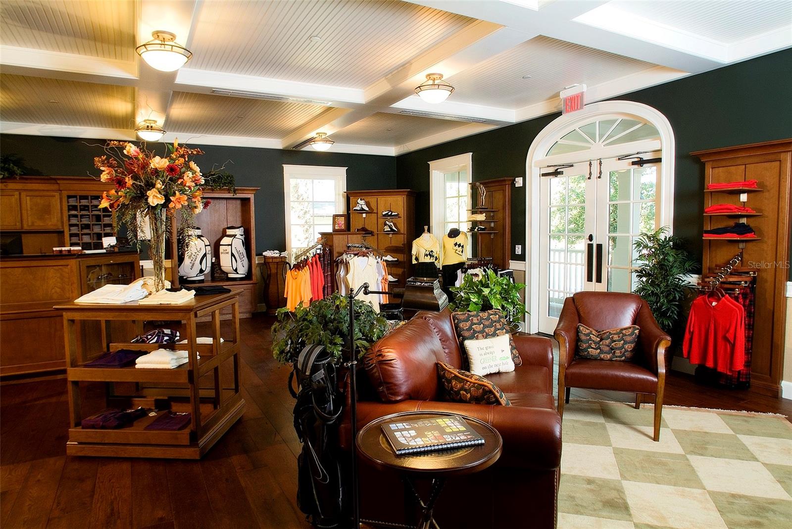 FOUNDERS CLUB - Residential