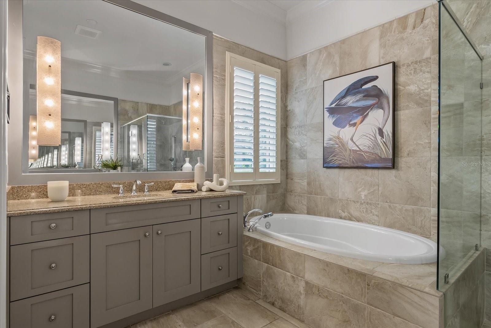 FOUNDERS CLUB - Residential