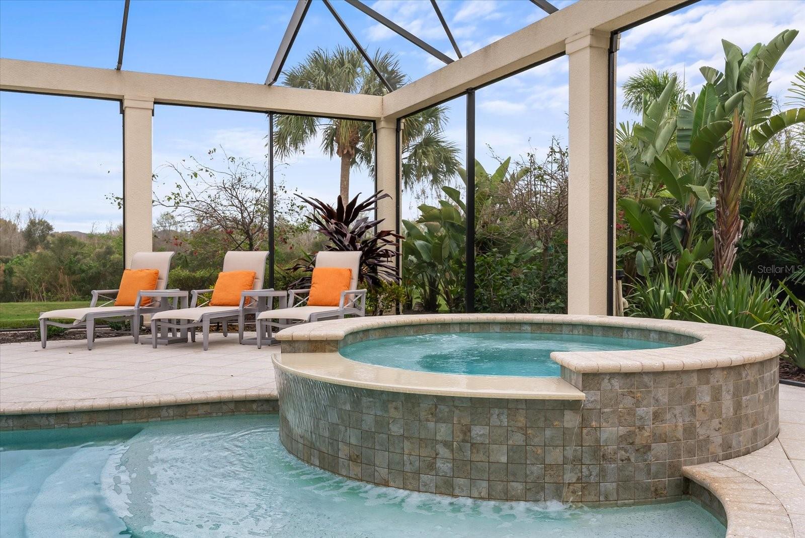 FOUNDERS CLUB - Residential