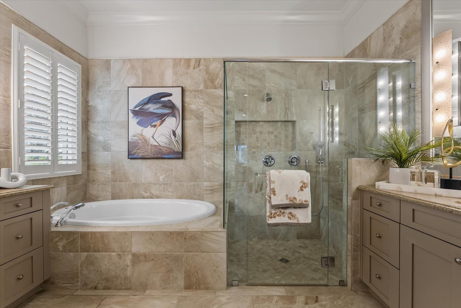 FOUNDERS CLUB - Residential