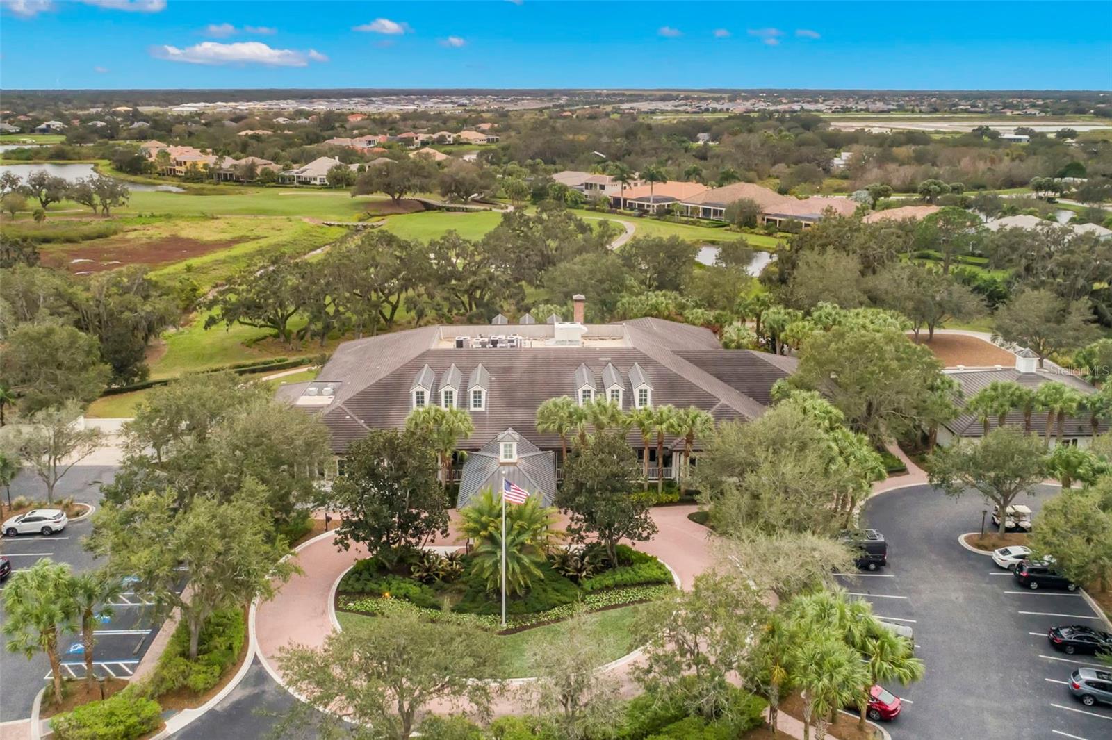 FOUNDERS CLUB - Residential