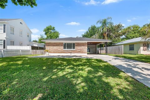 Photo of 821 Hollingsworth Road, Lakeland, FL 33801 (MLS # TB8512770)