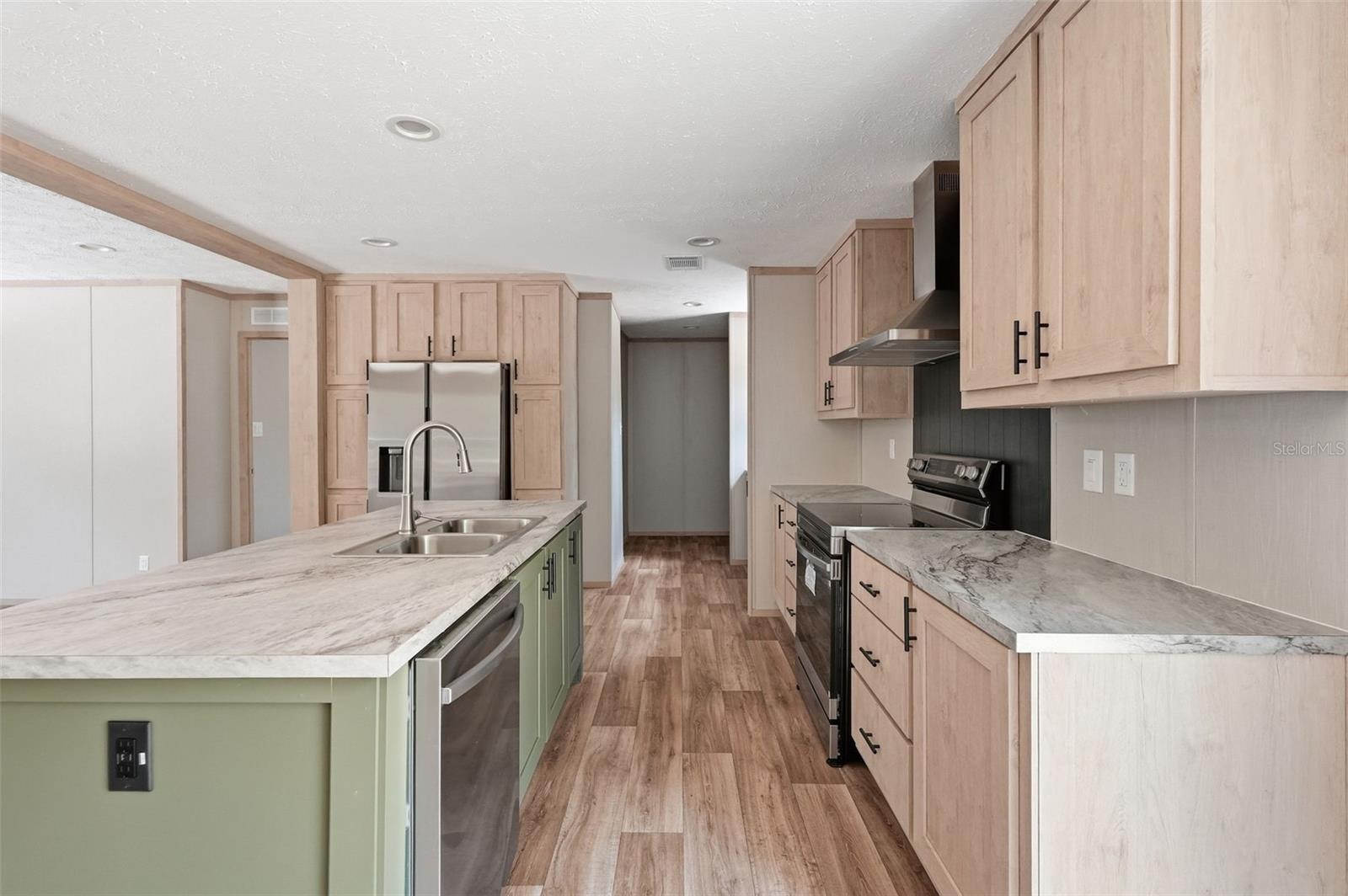 UNIVERSITY ESTATES - Residential