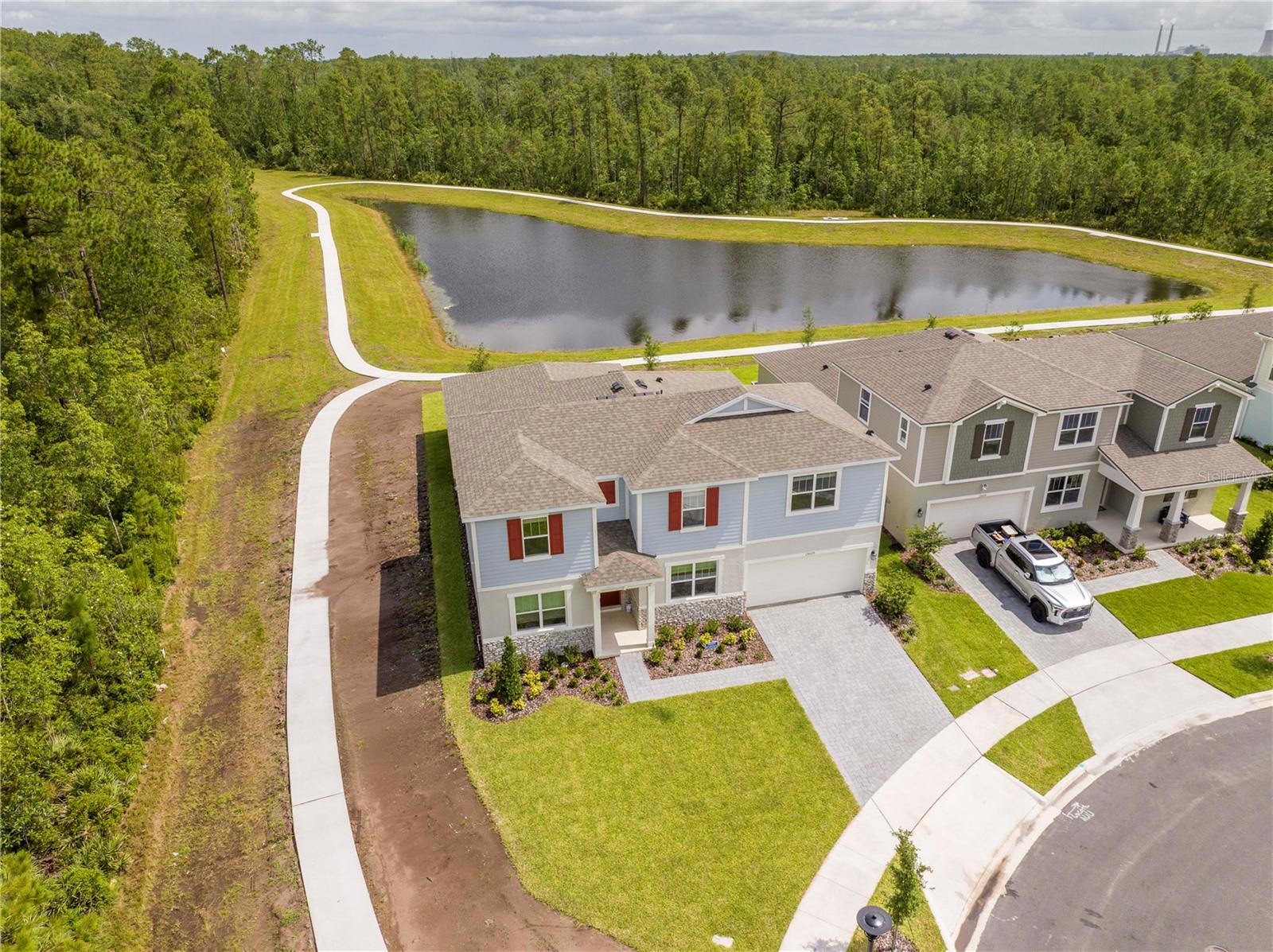 Move-in Ready 5-Bed Home with Water & Conservation Views!
This newly built Azalea model by Mattamy Homes offers 5 bedrooms, 4.5 bathrooms, and nearly 3,300 SqFt of upgraded living space on a premium pond and conservation lot. The main floor features a spacious owner’s suite with a spa-style bathroom, a gourmet kitchen with quartz countertops and double ovens, and an open-concept layout perfect for entertaining. Upstairs includes a large loft, additional bedrooms, and functional layout. Enjoy peaceful views from the extended lanai with no rear neighbors. Located in Meridian Parks – Lake Nona, with access to a resort-style pool, gym, parks, and walking trails. Internet included. Zoned for top-rated schools. Available for immediate move-in!