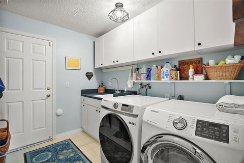 Tiny photo for 809 Northside Drive, Mount Dora, FL 32757 (MLS # G5103479)