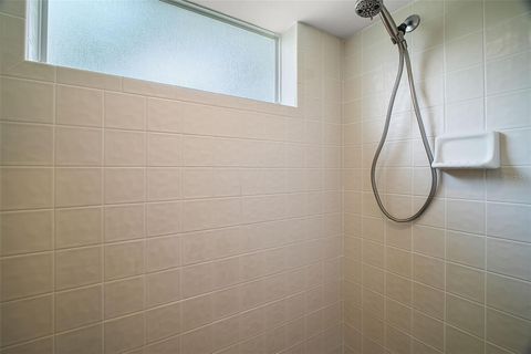 Tiny photo for 809 Northside Drive, Mount Dora, FL 32757 (MLS # G5103479)