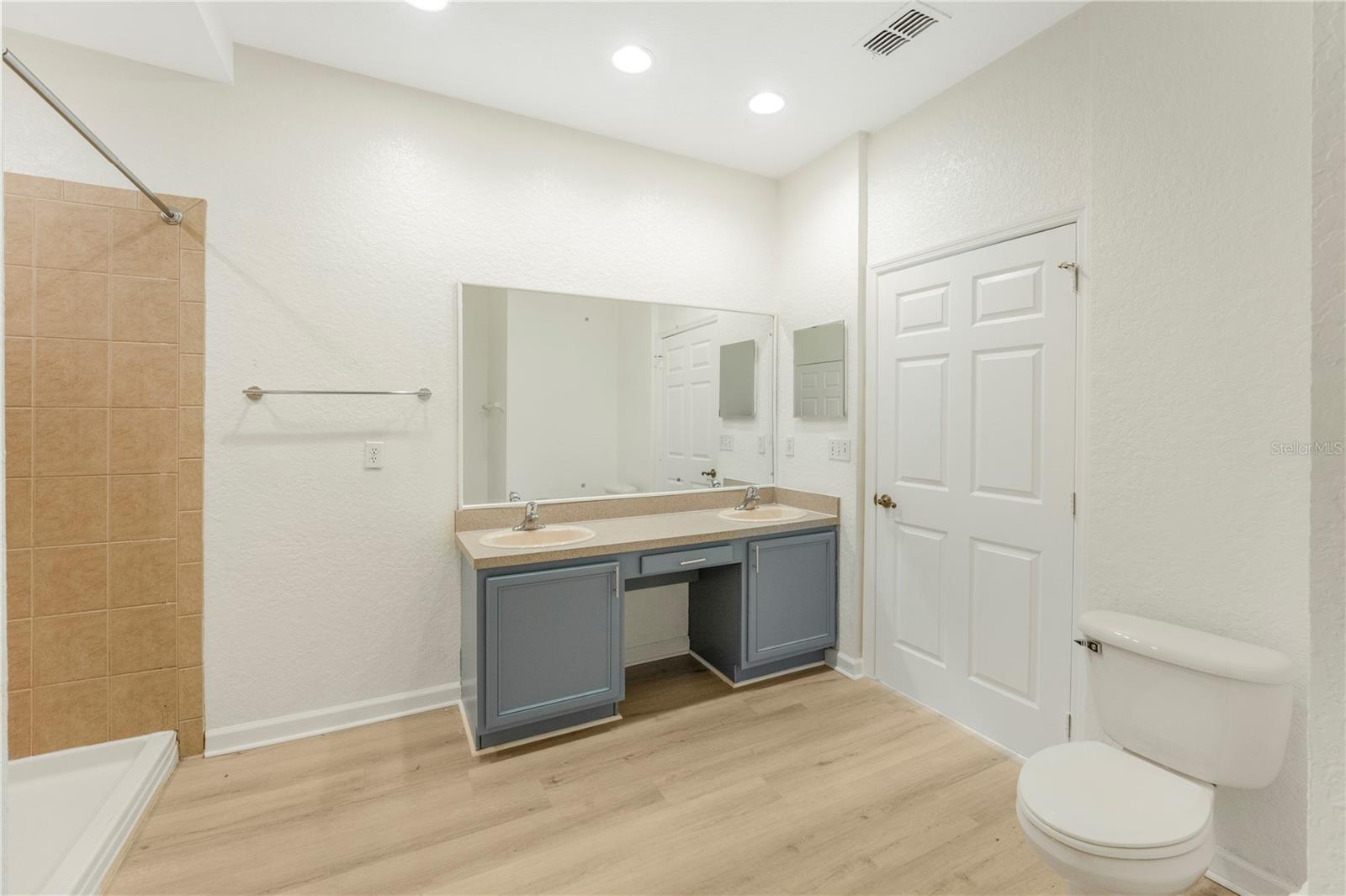 FLORA RIDGE CONDO PH 1 BLDG 1 - Residential