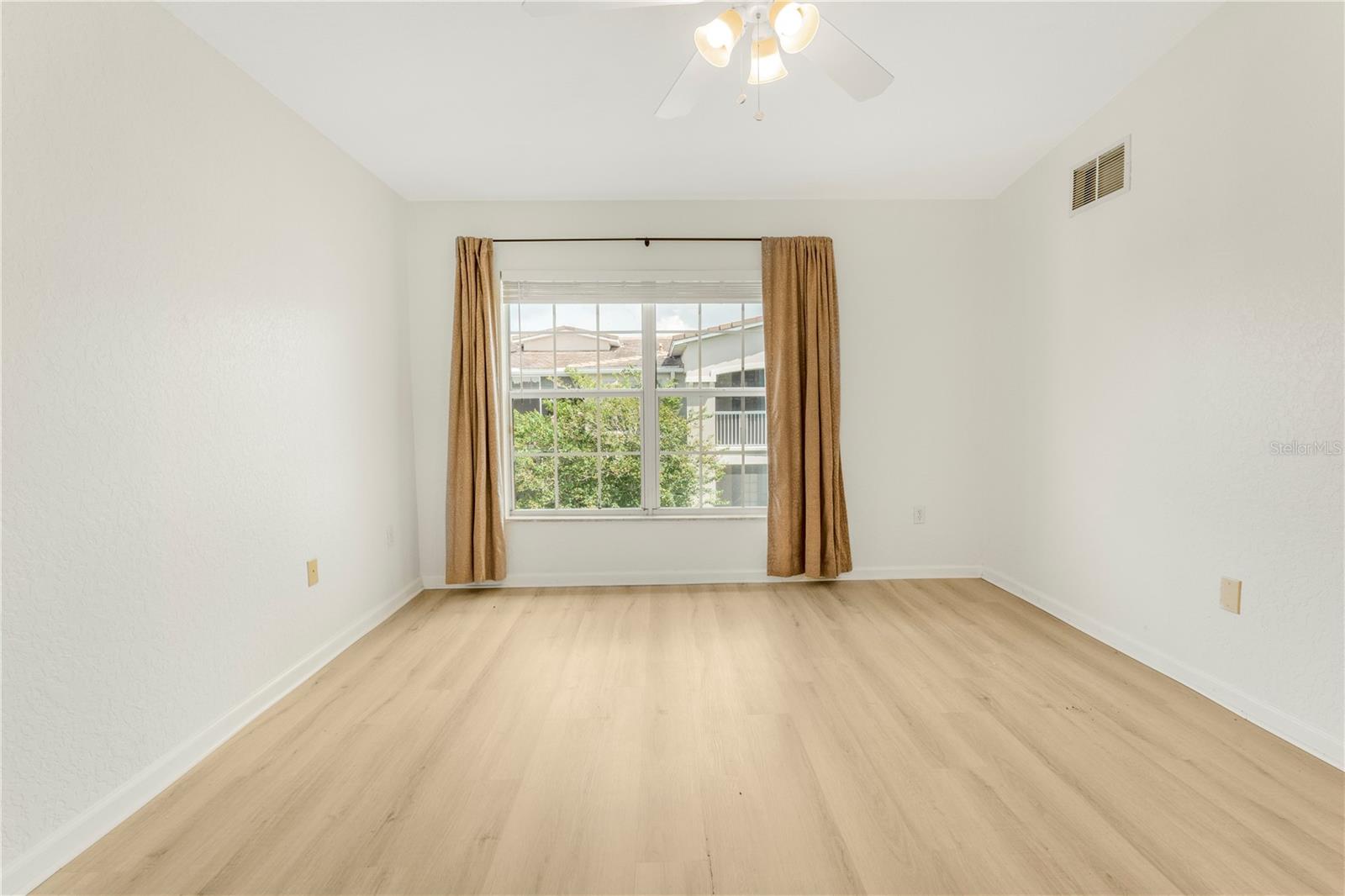 FLORA RIDGE CONDO PH 1 BLDG 1 - Residential