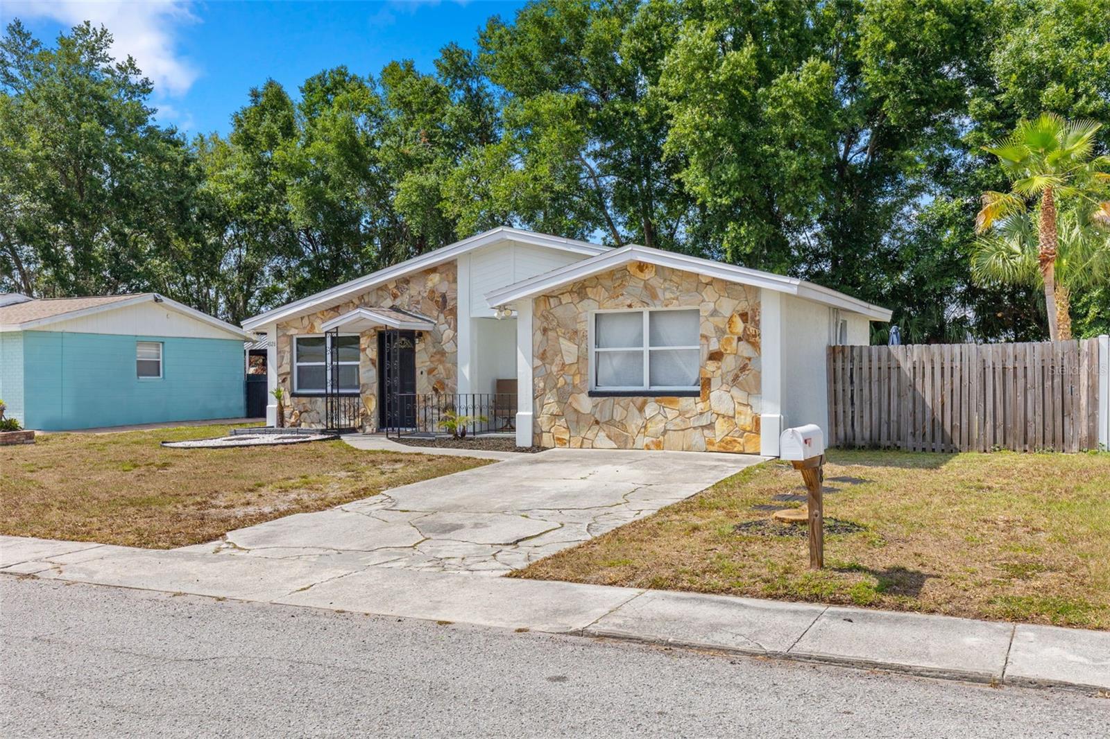 TAMPA DOWNS HEIGHTS - Residential